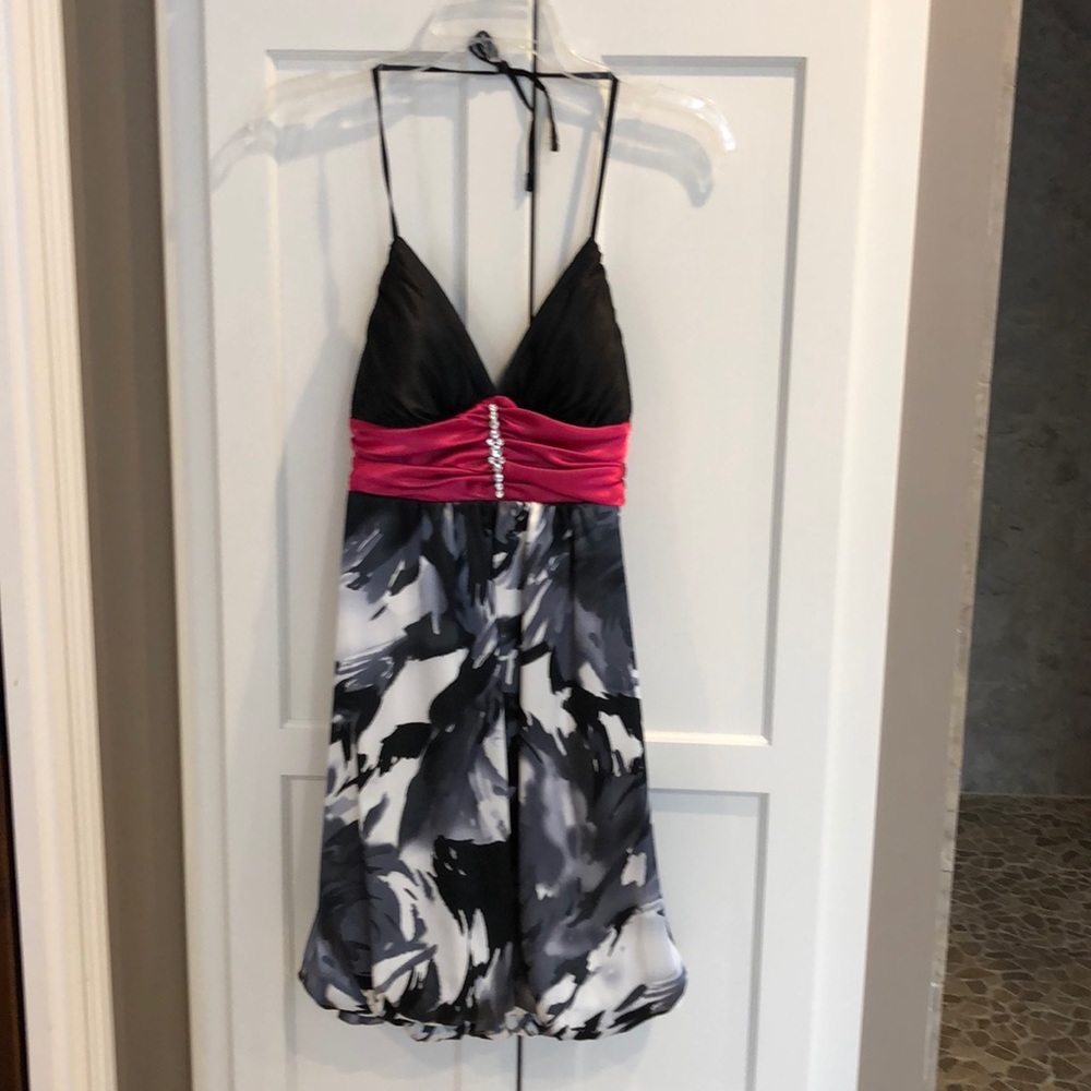 Adorable spring wedding date night dress
